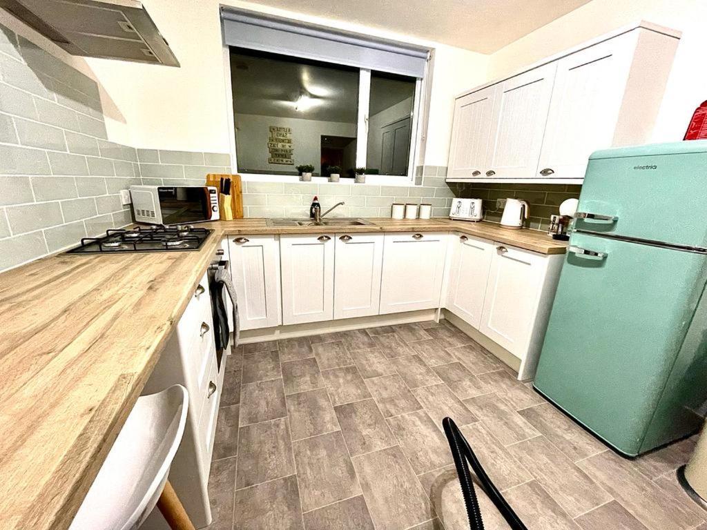 Appartement Harbour Loft! Newly Refurbished 3 Bed Flat! à Burry Port Extérieur photo